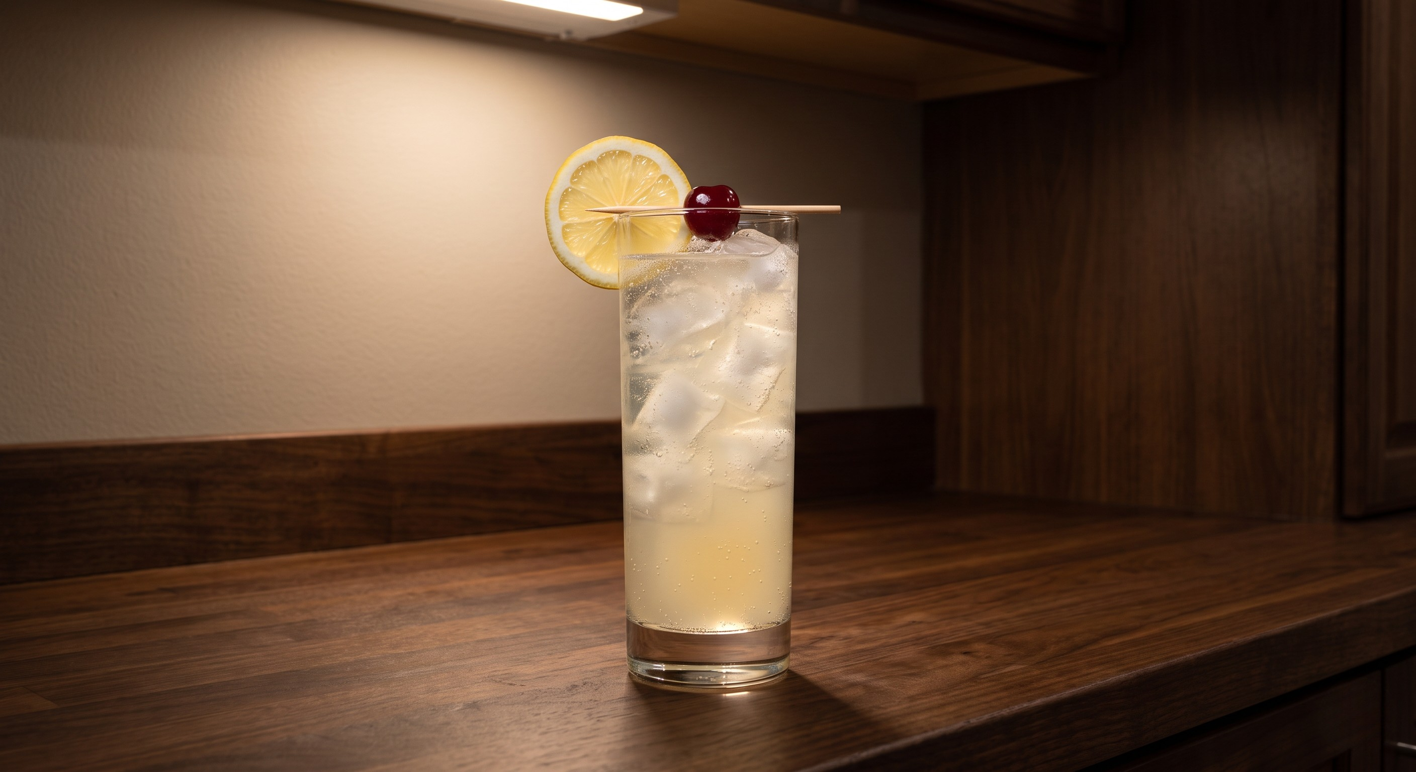 Tom Collins cocktail served in a Collins glass